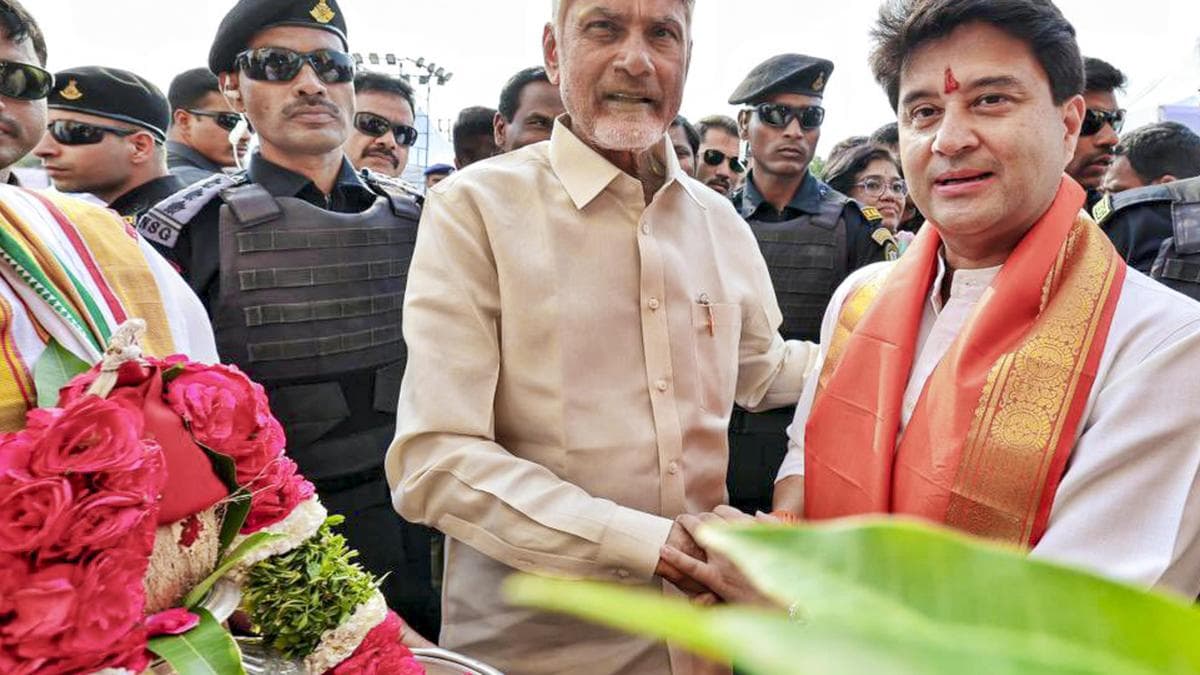 Chief Minister Praises Gramin Dak Sevaks' Role