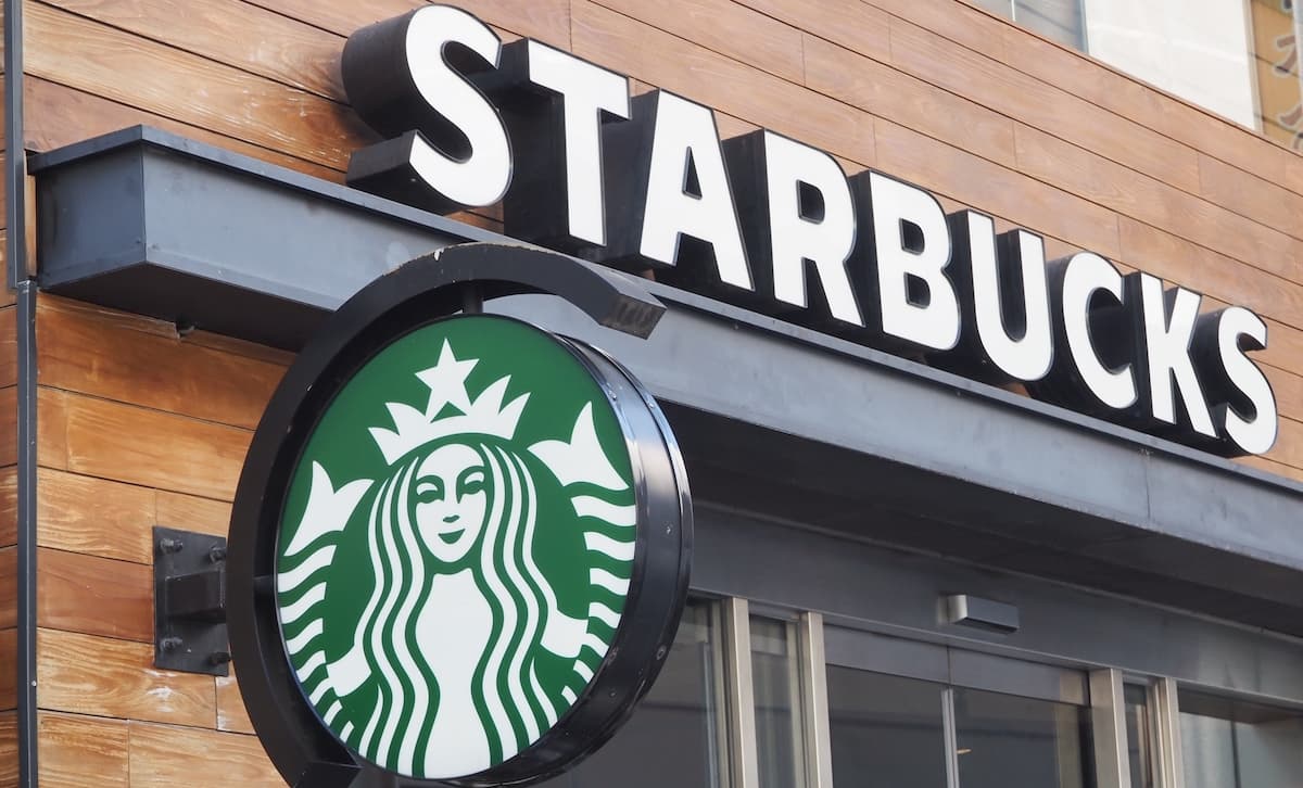 Starbucks Accelerates Turnaround With AI-Powered Technology